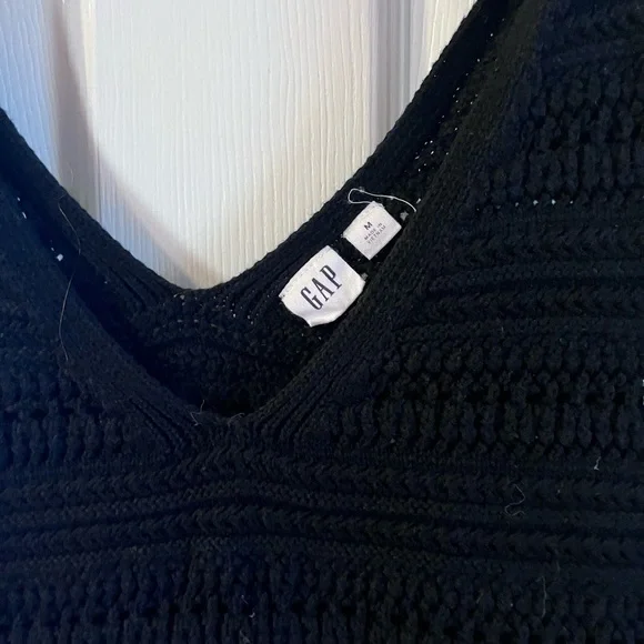 Two gap taps tank black and white.size Medium. - Picture 4 of 6